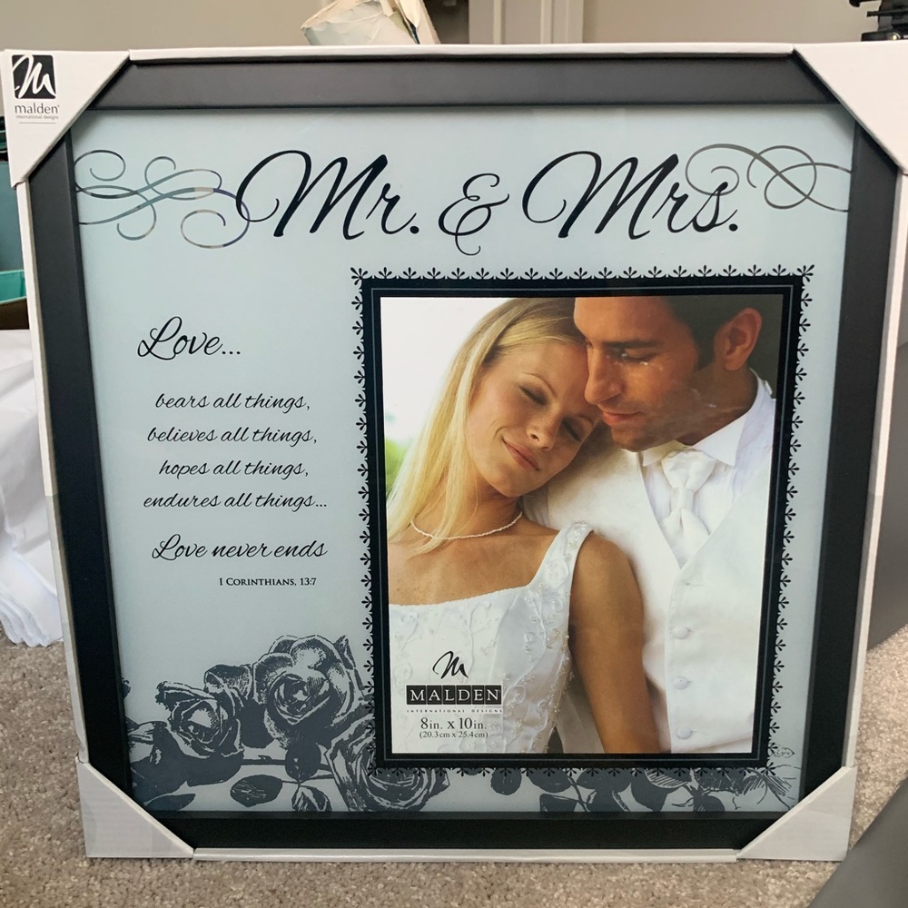 Mr and Mrs frame